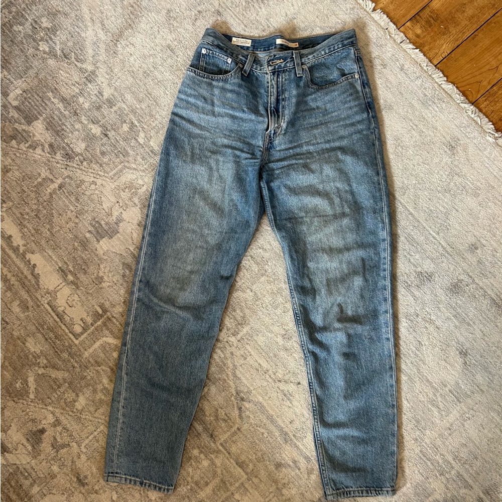 Levi 80s Mom Jean size 28